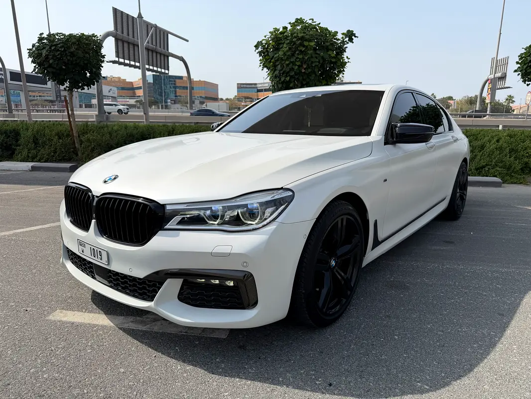 BMW 7-Series 2016 — photo 1 of 15
