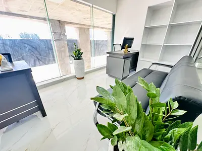 Modern Office | Bank Account Assistance | Free Amenities |