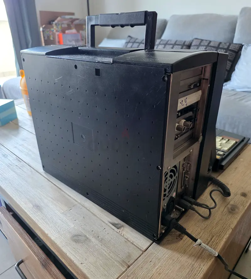 Old vintage Computer446714417481656323