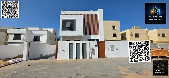 Two-story villa with 5 master bedrooms, including electricity, water, and air conditioning, in a prime location directly behind services.