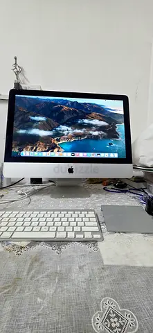 Apple iMac with wireless Keyboard and track pad