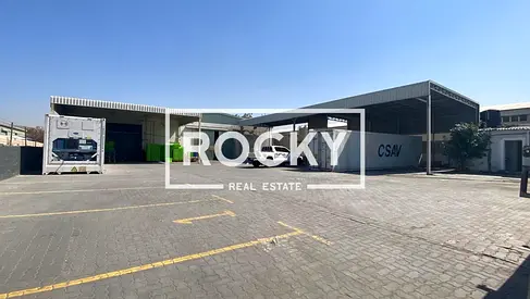 Huge Spacious Commercial Ware.
