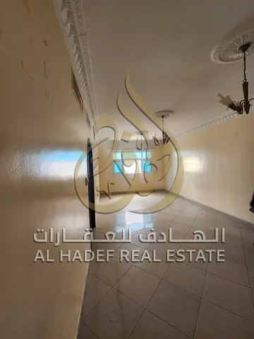 🏠 شقة غرفتين وصالة للإيجار السنوي في المجاز 2 – موزع كبير وبلكونة وخزائن بالحائط مع باركن مجاني وموقع مميز