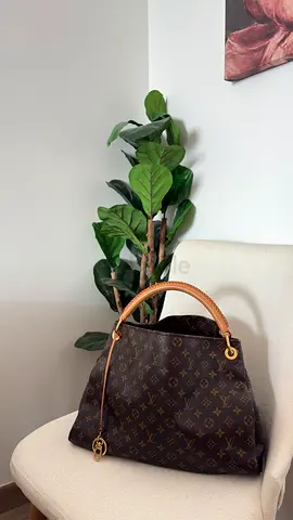 Louis Vuitton Monogram Canvas Artsy MM Bag