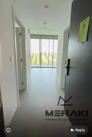 شقة غرفتين وصالة واسعة 1089 قدم في قلب الجادة