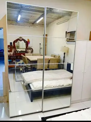 Elegant Mirrored Wardrobe with Ample Storage