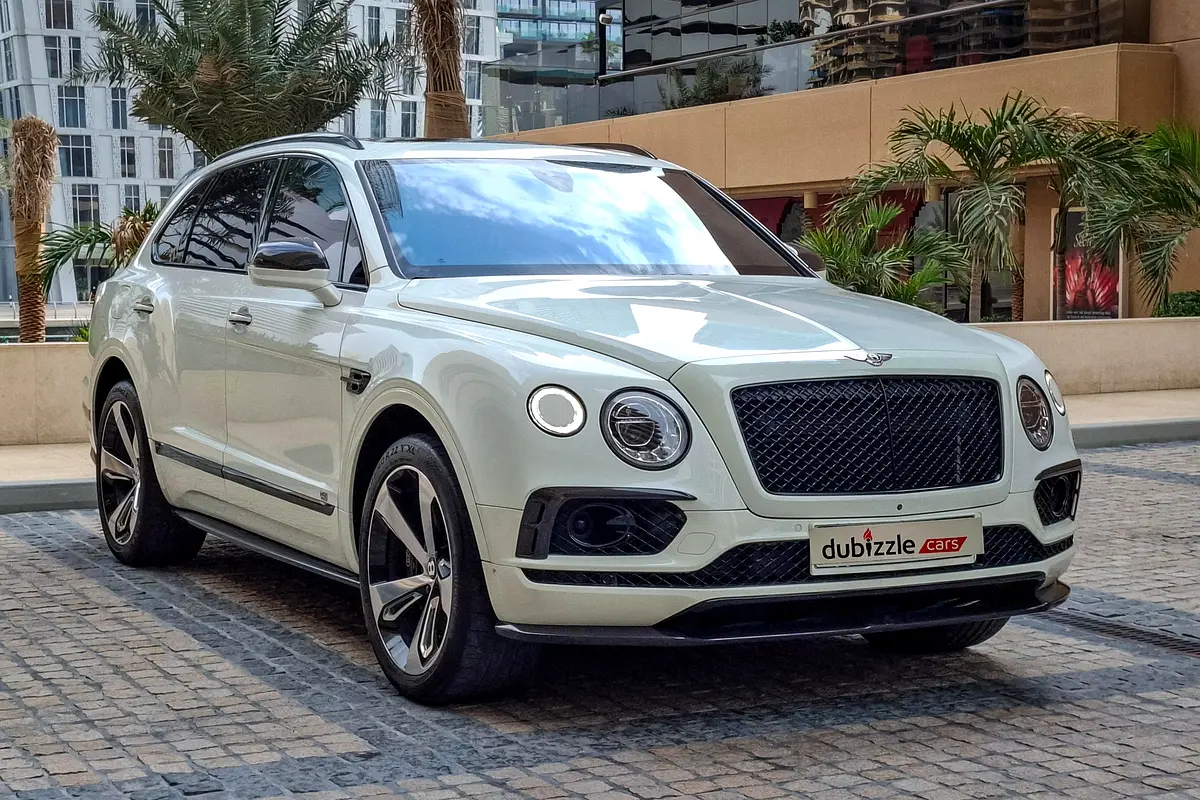 Bentley Bentayga 2017 — photo 1 of 14