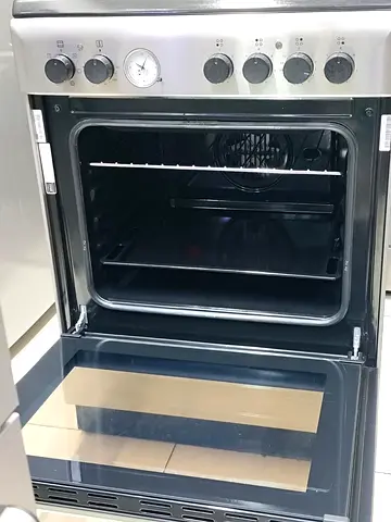 Ariston 4 Burner Electric Cooker – Only AED 650
