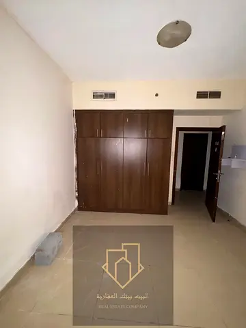 غرفتين وصاله وغرفه خادمه خزانات بالحائط ابراج الياسمين باركن مجانا