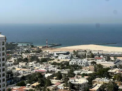 للايجار السنوي في  عجمان  شقه مكونه من ثلاث غرف وصاله الراشديه 3  يوجد ثلاث حمامات  غرفه ماستر غرفه غساله  خزائن بالحائط