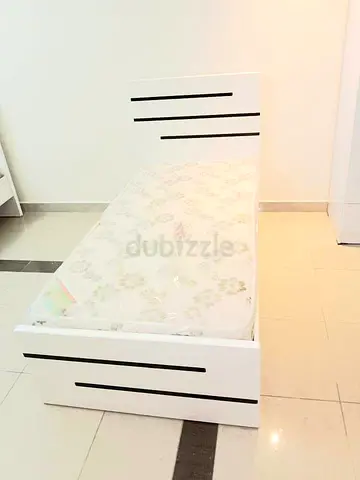 Single Bed with Mattress 90x190 cm
