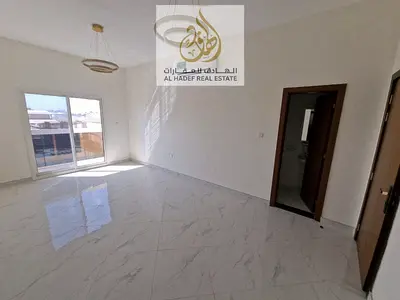 📌 للإيجار السنوي – شقة غرفة وصالة | 2 حمام | بلكونة | أول ساكن | الصناعية – شارع الاتحاد | عائلات فقط