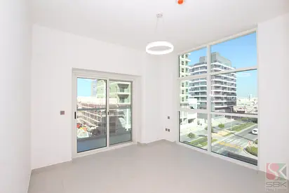 One Month Rent Free-Spacious 2 BR Flat