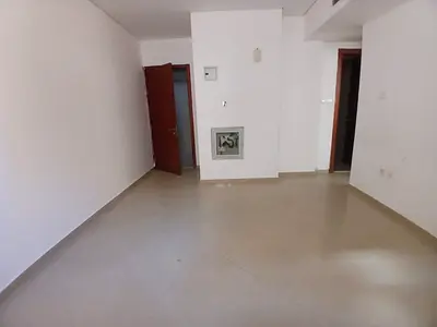 Lavish 1BHK with central AC and 6 cheque payment
