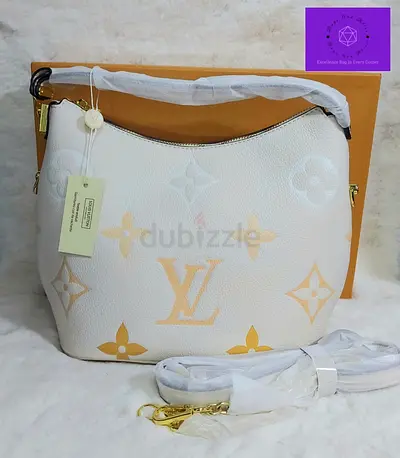 Stylish Louis Vuitton Monogram Shoulder Bag - Must-Have Designer Accessory!