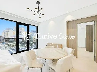 شقة بغرفة نوم واحدة | Al Serh Residences 11 | شرفة وإطلالة على المدينة | تصميم حديث بمخطط مفتوح