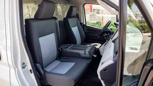 2026 Toyota HIACE 照片 13