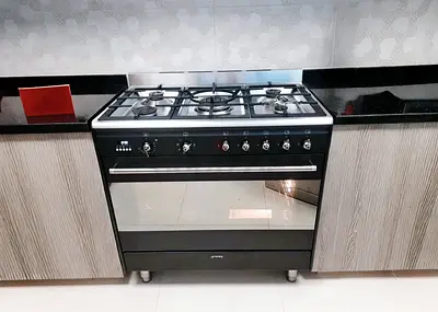 Smeg 5 Burner Top Gas Oven Electric Cooker 90 by 60 cm Black color