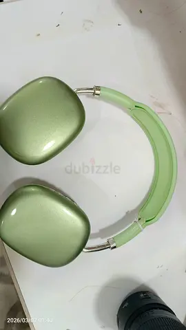P9-Green Over-Ear Headphones(works just the play next button doesnt work)