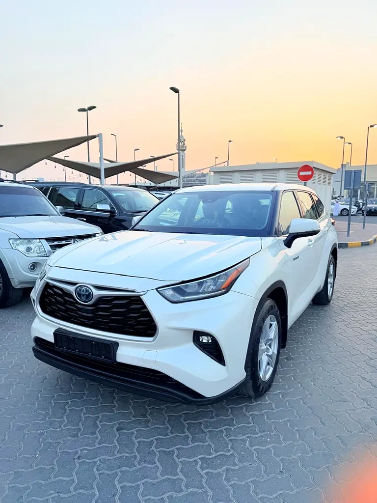 Toyota Highlander 2020 — photo 1 of 20