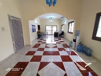 Spacious! New Renovated  Split ac 3 BHK Villa Majlis hall Central gas only 95k