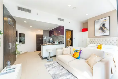 Cayan Tower - Furnished studio with marina view