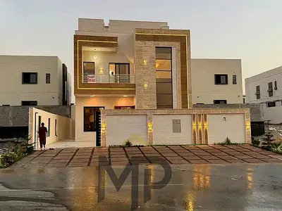 Villa for sale, elegant design, excellent interior yard, villa includes fees, registration, and freehold ownership for life. Two-story villa with a ro