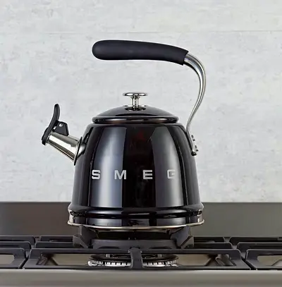 Smeg stove top kettle black colour
