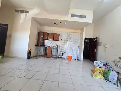موقع مميز داخل الراشدية، وهي من أكثر المناطق السكنية نشاطًا في عجمان، حيث تتوفر بالقرب منها السوبر ماركت