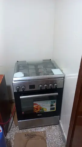 Cooking range  with cylinder and gas know