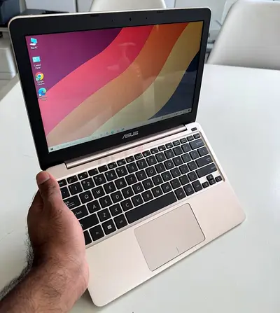 ASUS E200HA | 11.6″ Compact Laptop | Intel Atom x5 | 4GB RAM | 96 GB storage | Windows 10