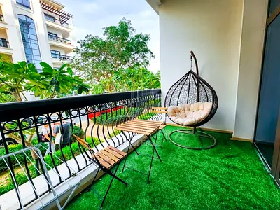 Luxurious 1BR Apt | Short Term Rental | w/ Balcony