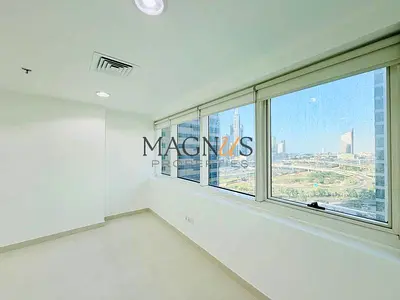 UPGRADED | 4 GLASS PARTITIONS | NEXT TO METRO