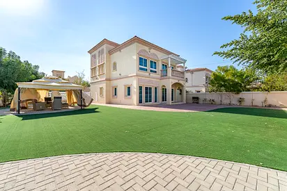 FURNISHED VILLA WITH HIGE PRIVATE GARDEN