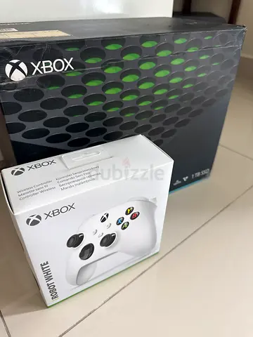 Microsoft Xbox Series X Console with two Controller (black + new white controller) + charging dock