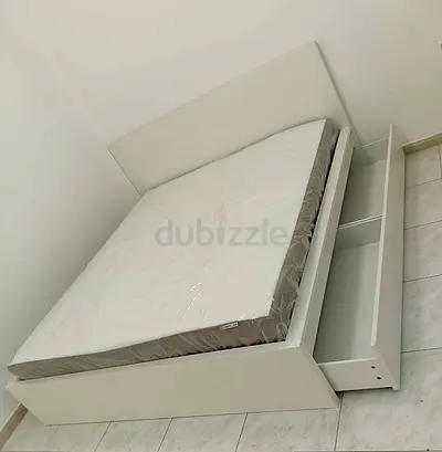 IKEA malam king‑size bed (180 × 200 cm) with 2 storage drawers underneath and an IKEA mattress