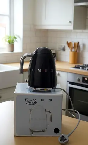 Smeg black kettle 1.7 litre