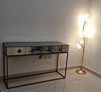 Stylish Console Table with Mirror Finish