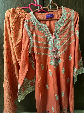 Pakistani shalwar kameez