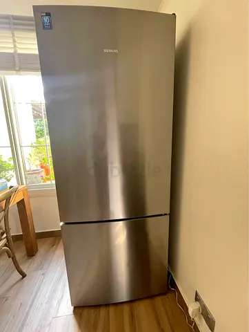 Siemens bottom freezer fridge Stainless steel body
