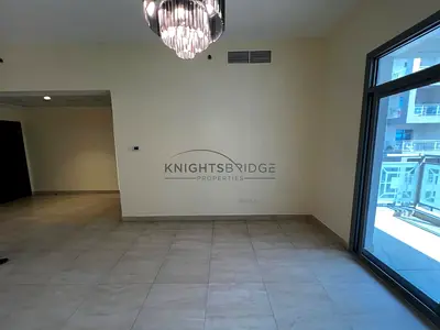 Chiller Free | Closed Kitchen | 1 Min to Metro