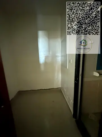 ابراج الخور  ثلاث غرف وصاله و مطبخ و ثلاث حمامات + غرفة خادمه
