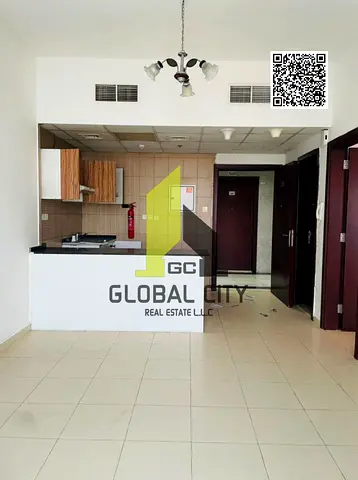 صفقة مذهلة على غرفة نوم واحدة وصالة مع موقف سيارات في سيتي تاورز للإيجار.