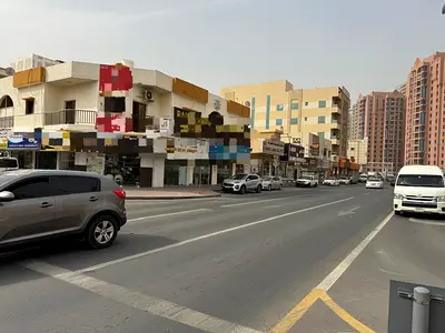 مبنى تجاري مميز على زاوية شارع رئيسي في الكويت، عجمان