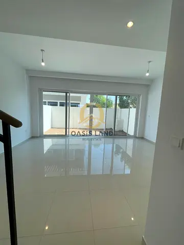 فيلا من 3 غرف نوم | إطلالة على الفناء | داماك هيلز 2