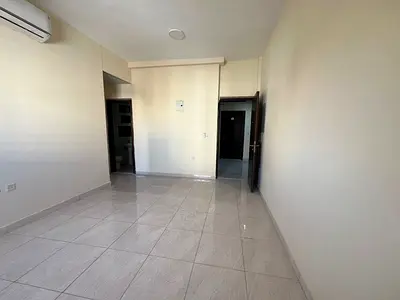 للايجار السنوى ب الشارقة /غرفة /صالة واسعة/ حمام/مطبخ واسع/غاز مركزى/ديكورات فى قمة الجمال