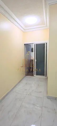 للعائلات شقة فاخرة للإيجار السنوي - المجاز 2 (قرب الواجهة المائية)