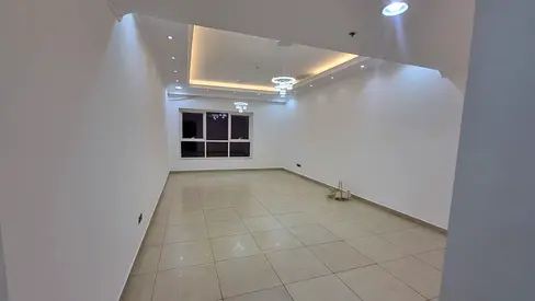 باركن مجانا / جيم ومسبح مجانا / تكييف مركزي/  خزائن بالحائط / بلكون باطلاله / غرفه خادمه /اطلاله بانورما مفتوحه / سكن عائلي