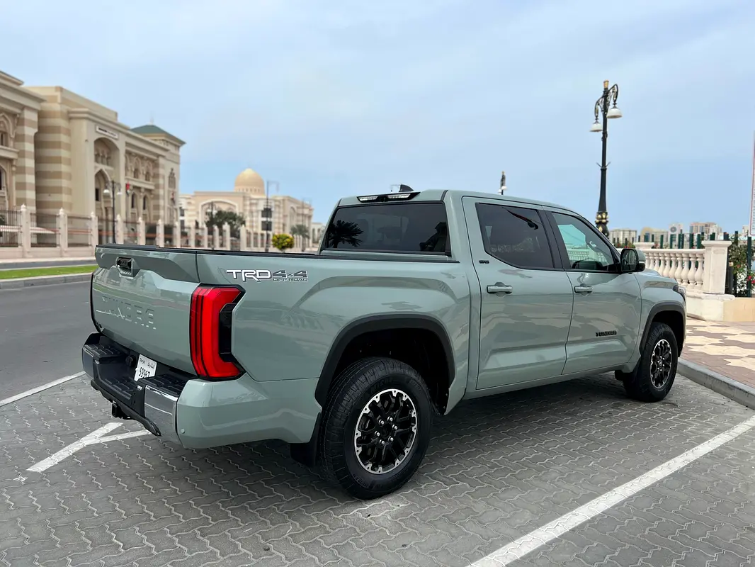 Toyota Tundra 2025 — photo 1 of 15