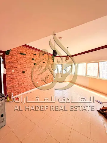 غرفة وصالة للإيجار في المصلى الشارقة | شامل تصديق العقد | 4 أو 6 دفعات | موقع حيوي وسعر مناسب